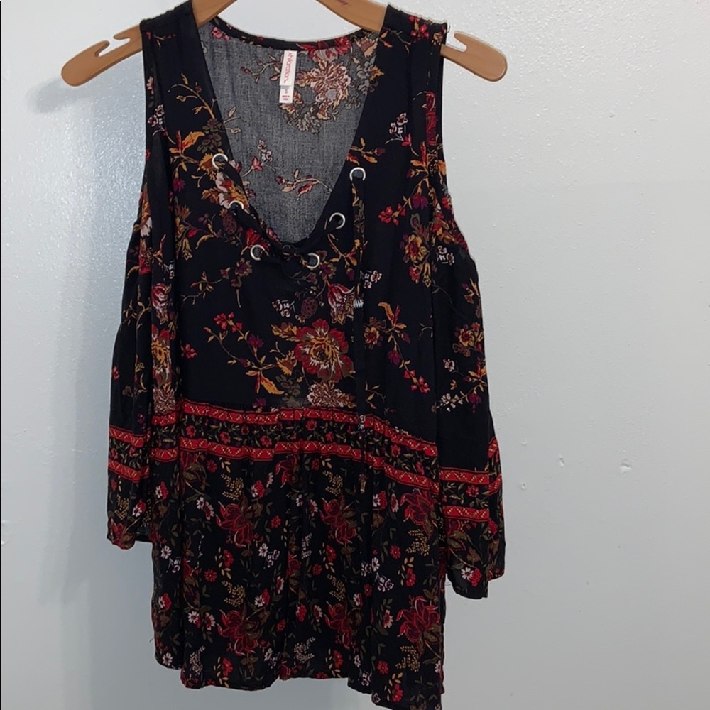 Floral S cold shoulder top